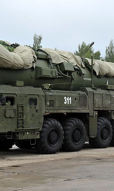 Imagen de Alexei Zhuravlyov, legislador ruso, dice que no hay obstáculos para dar el misil hipersónico Oreshnik a Venezuela, aliada clave. Con envíos de Il-76 y presencia militar de EE. UU. en el Caribe, la tensión crece. Aún sin confirmación, la amenaza es real. <a href="../../buscar/Rusia/1">#Rusia</a> <a href="../../buscar/Venezuela/1">#Venezuela</a> <a href="../../buscar/Oreshnik/1">#Oreshnik</a>

